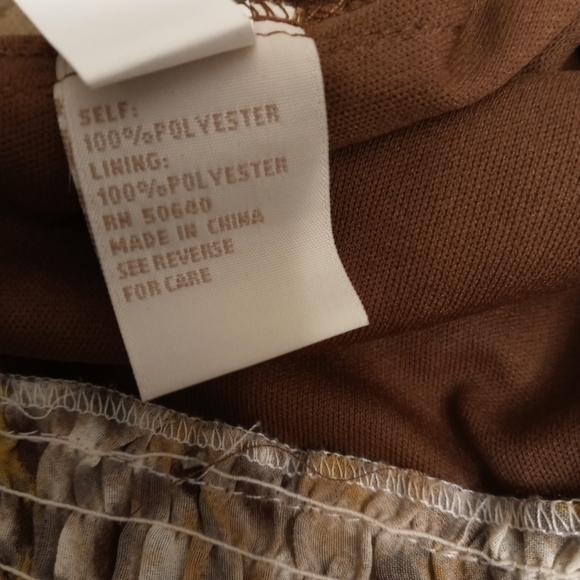 Sleeveless shell XL with mock neck, geometric print of browns, light to dark. - Picture 4 of 8